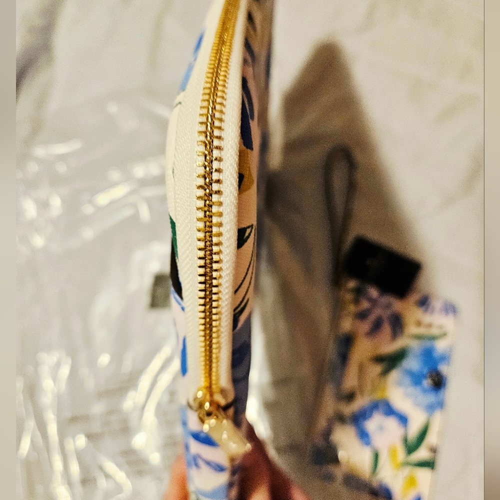 Kate Spade Wristlet OR Laptop/Tablet Sleeve, NWT - Picture 15 of 16